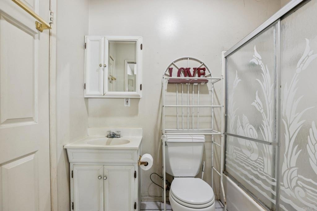 Los Angeles, California, 90038, United States, 3 Bedrooms Bedrooms, ,2 BathroomsBathrooms,Residential,For Sale,1925256