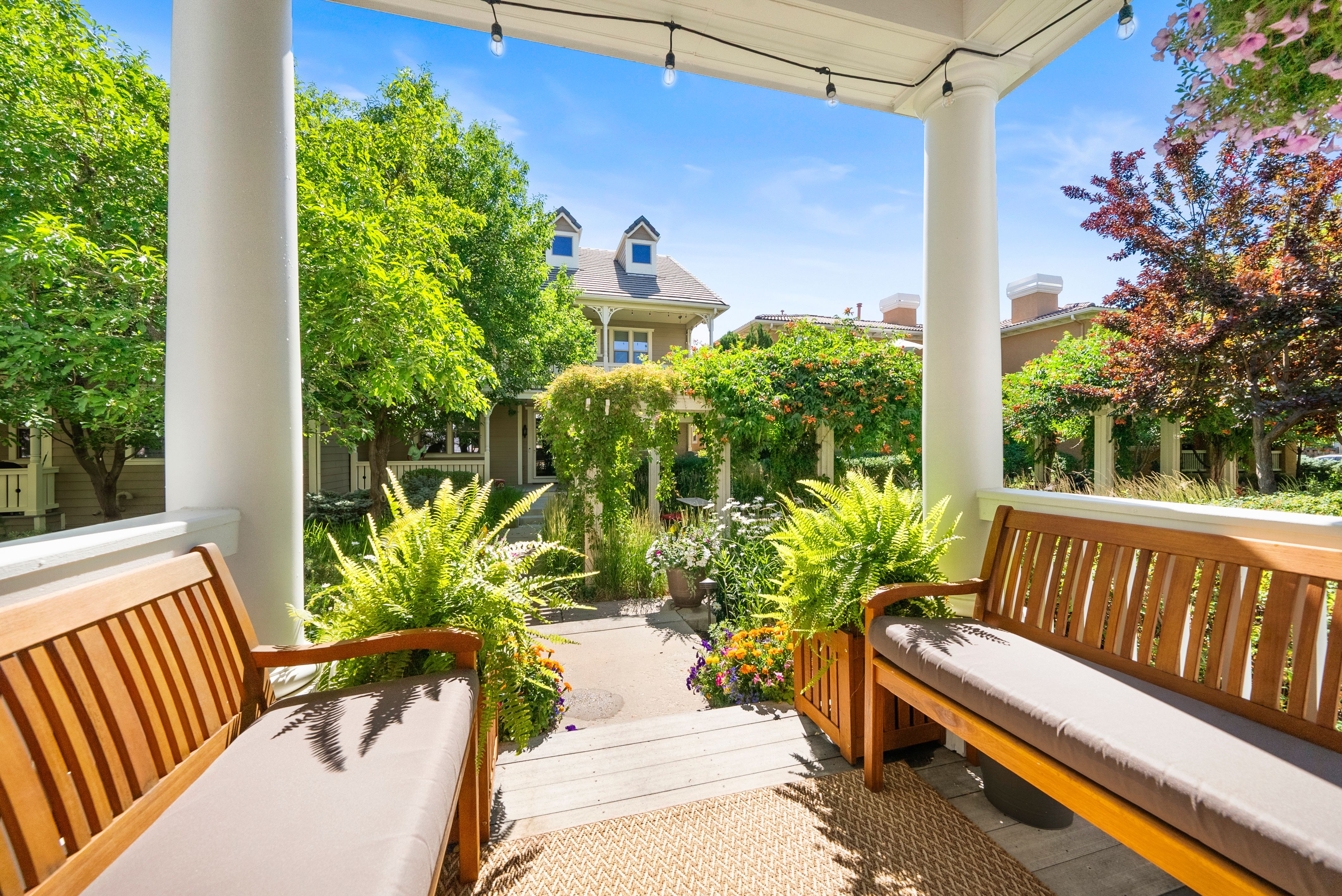  Thoughtfully Updated and Ideally Located in Central Park Neighborhood - 物件實景