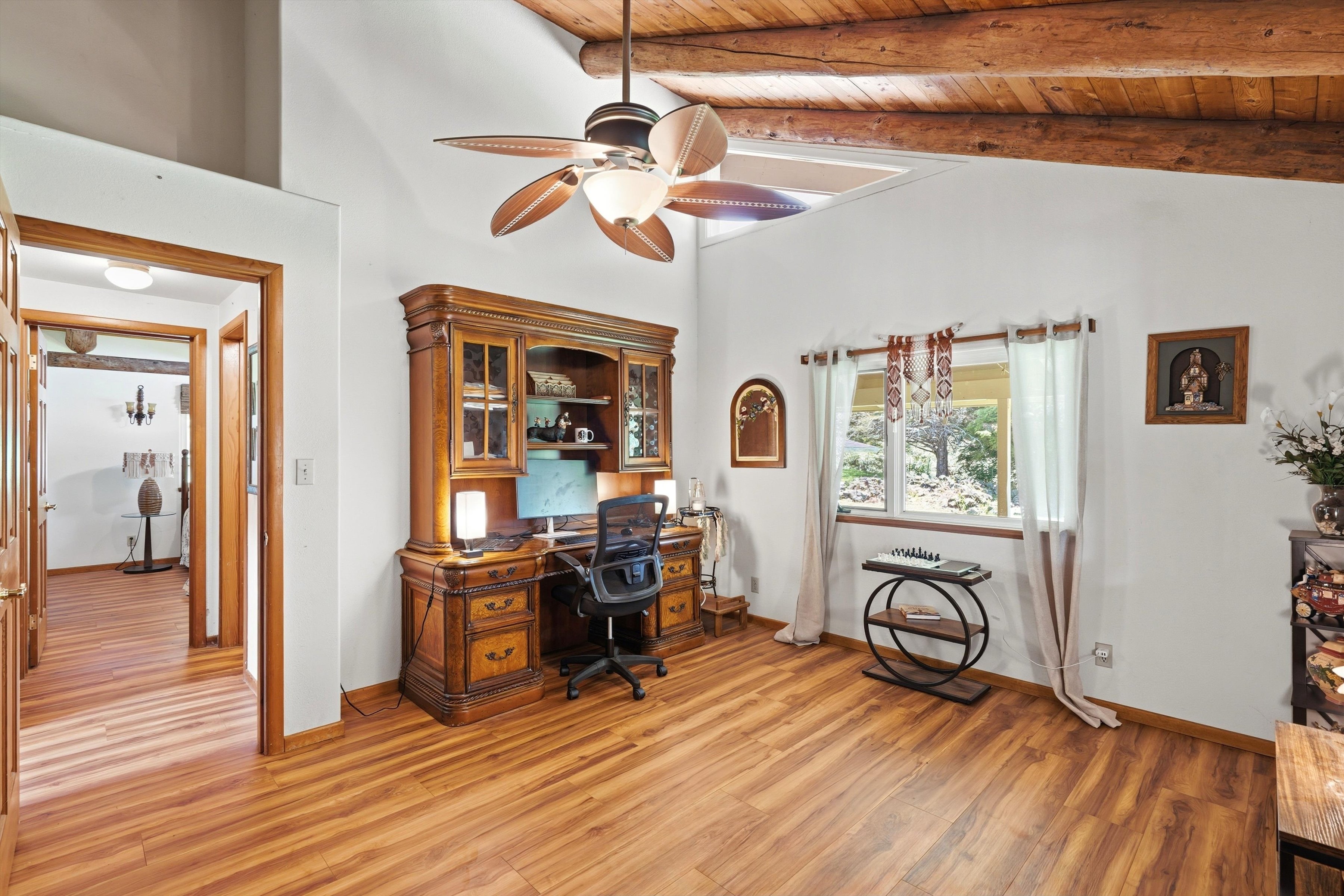  Single-level home on 2.5 fully fenced and gated acres - 物件實景