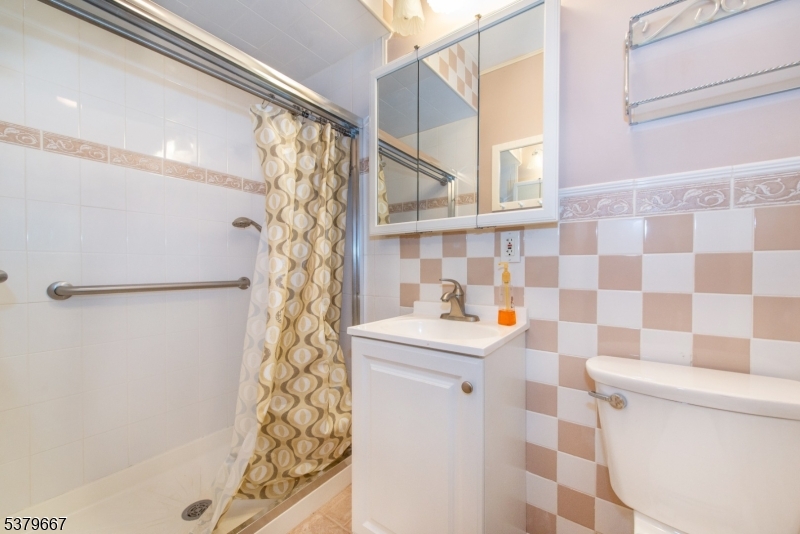 Parsippany-Troy Hills Twp., New Jersey, 07950, United States, 3 Bedrooms Bedrooms, ,4 BathroomsBathrooms,Residential,For Sale,1926193
