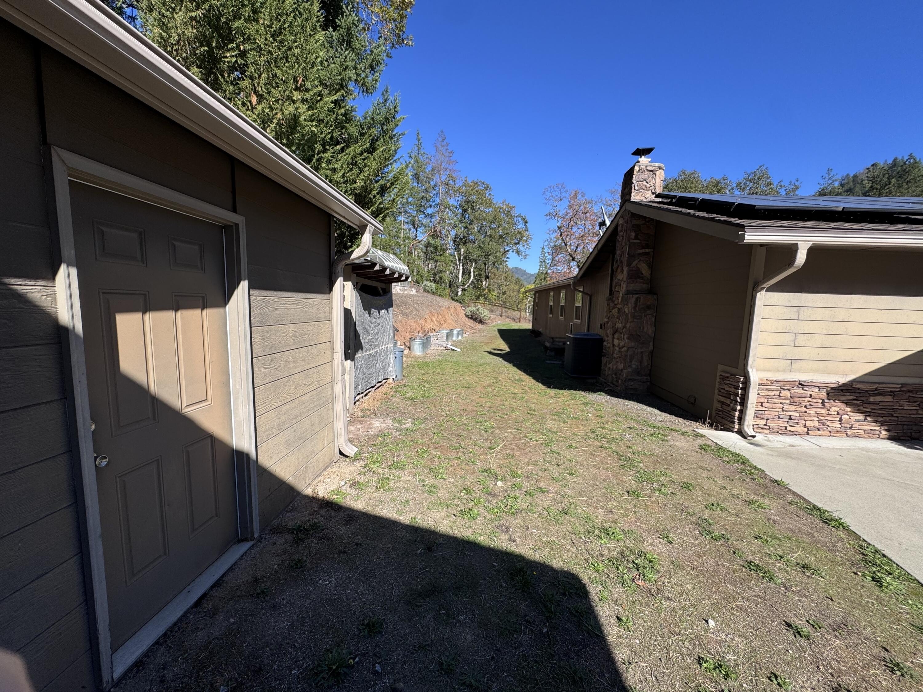 Rogue River, Oregon, 97537, United States, 3 Bedrooms Bedrooms, ,4 BathroomsBathrooms,Residential,For Sale,1982617