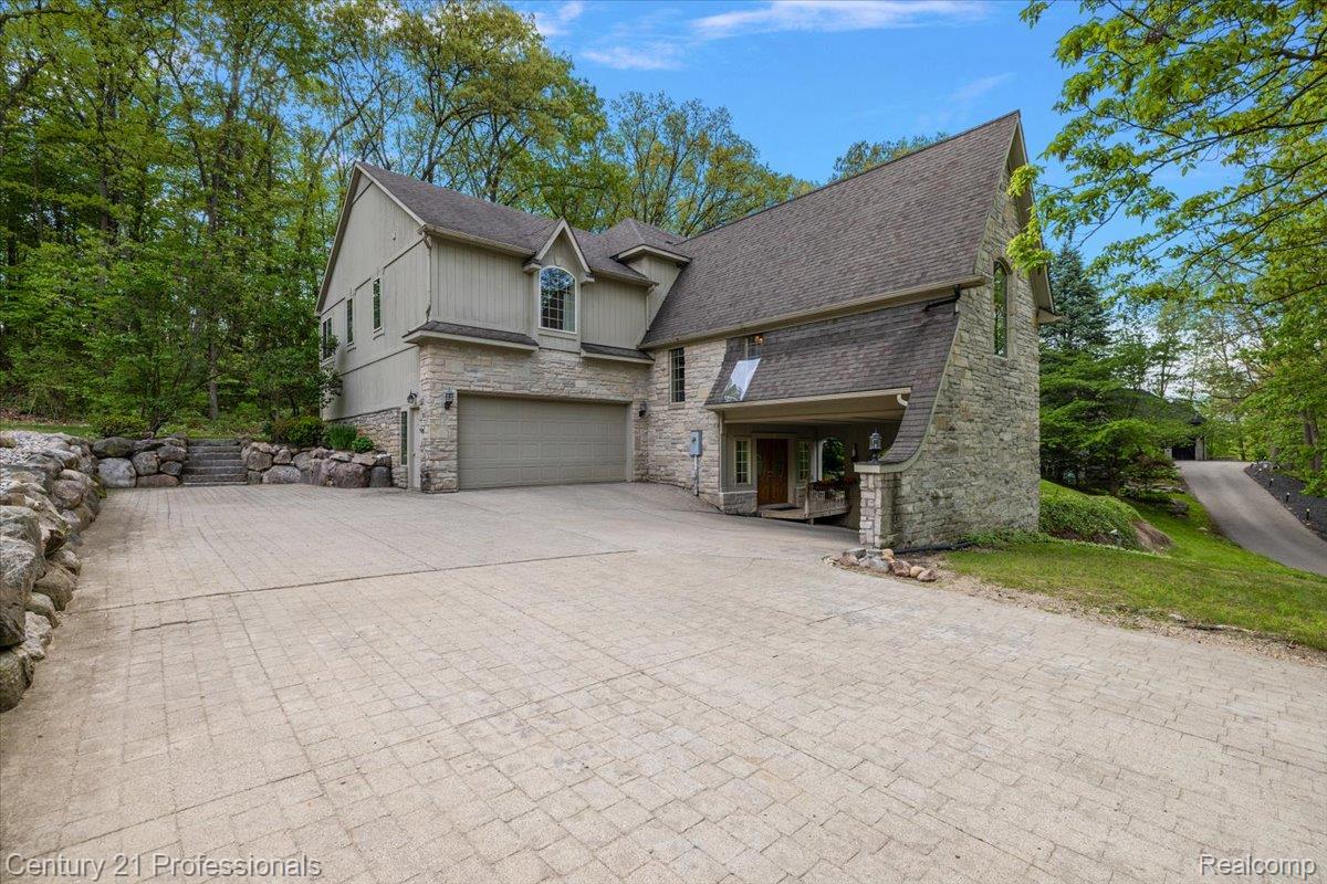 Clarkston, Michigan, 48346, United States, 4 Bedrooms Bedrooms, ,7 BathroomsBathrooms,Residential,For Sale,2048841