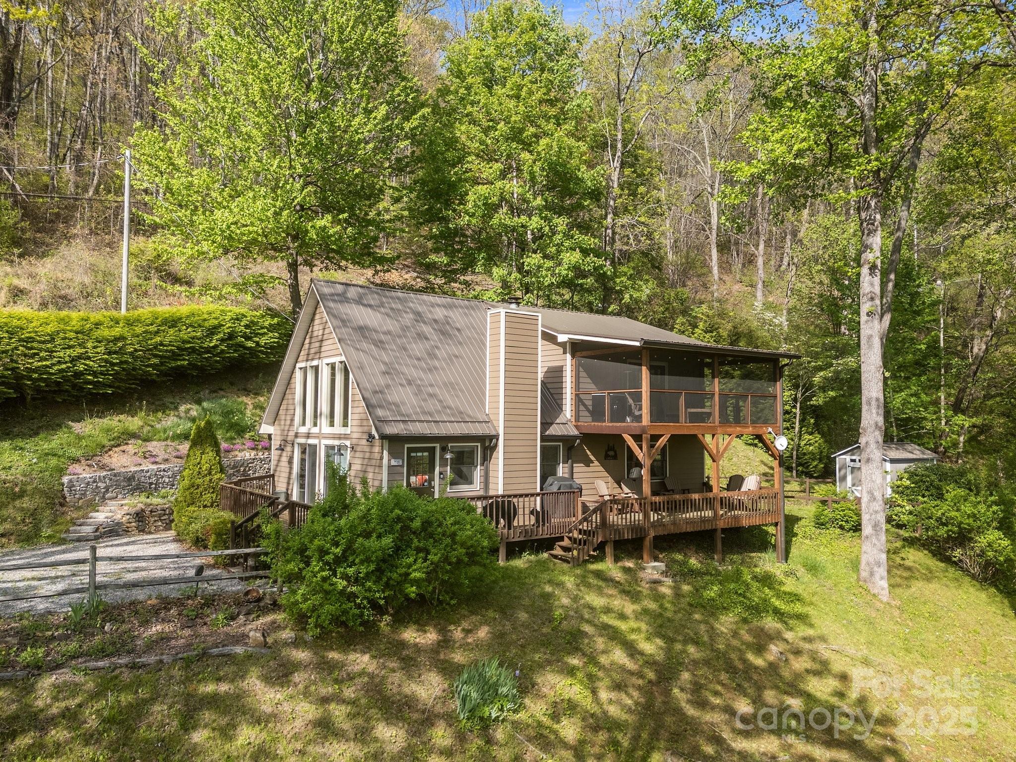 Waynesville, North Carolina, 28785, United States, 3 Bedrooms Bedrooms, ,2 BathroomsBathrooms,Residential,For Sale,1793601