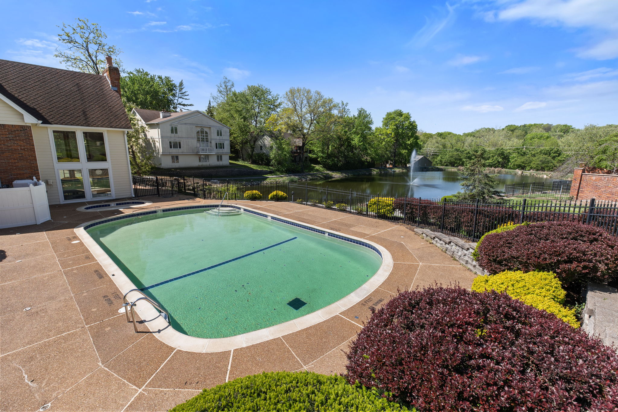  Stunning Cedar Springs Townhome with Modern Updates and Spacious Living - 物件實景