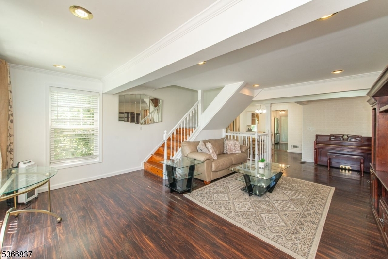 Pompton Lakes Boro, New Jersey, 07442, United States, 3 Bedrooms Bedrooms, ,3 BathroomsBathrooms,Residential,For Sale,1875678