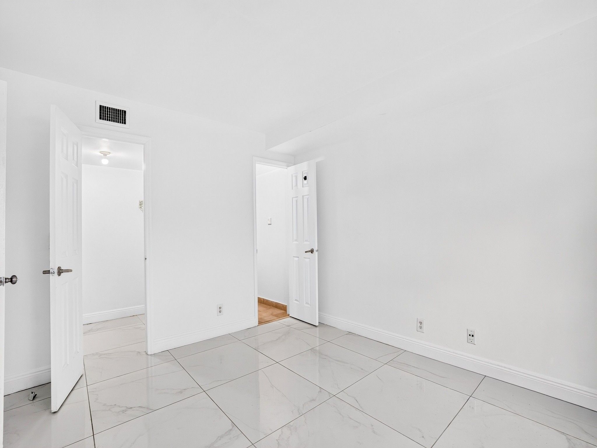  840 Pine Drive, Pompano Beach, FL, 33060 - 物件實景