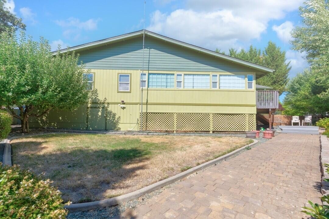 Rogue River, Oregon, 97537, United States, 3 Bedrooms Bedrooms, ,3 BathroomsBathrooms,Residential,For Sale,1944888