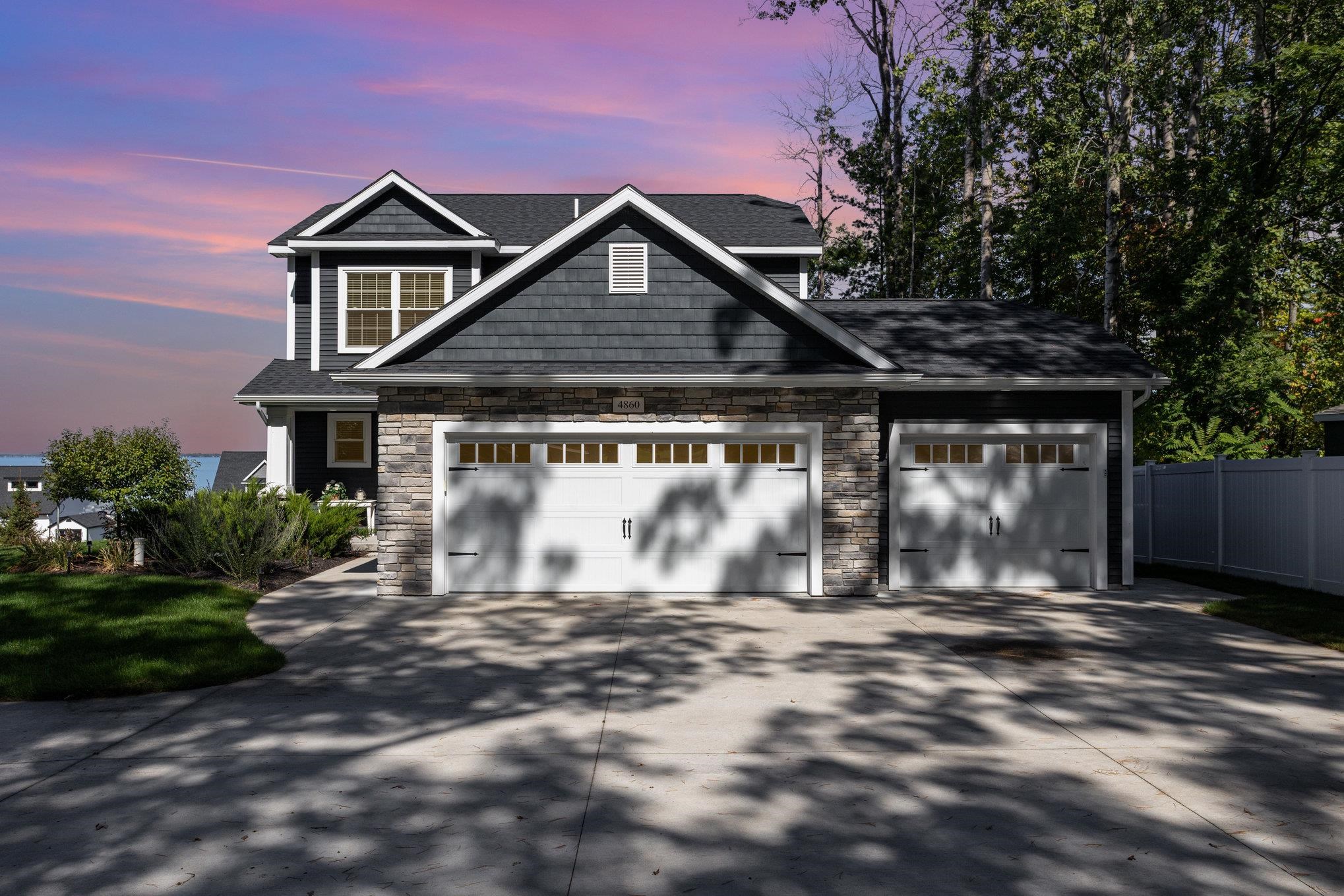 Houghton Lake, Michigan, 48629, United States, 3 Bedrooms Bedrooms, ,3 BathroomsBathrooms,Residential,For Sale,1983284