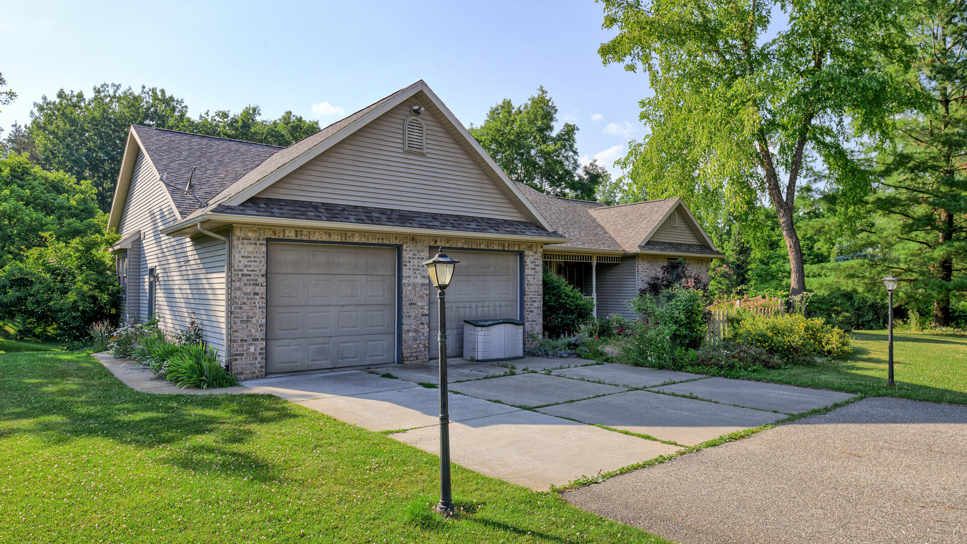 Portland, Michigan, 48875, United States, 5 Bedrooms Bedrooms, ,4 BathroomsBathrooms,Residential,For Sale,1928333