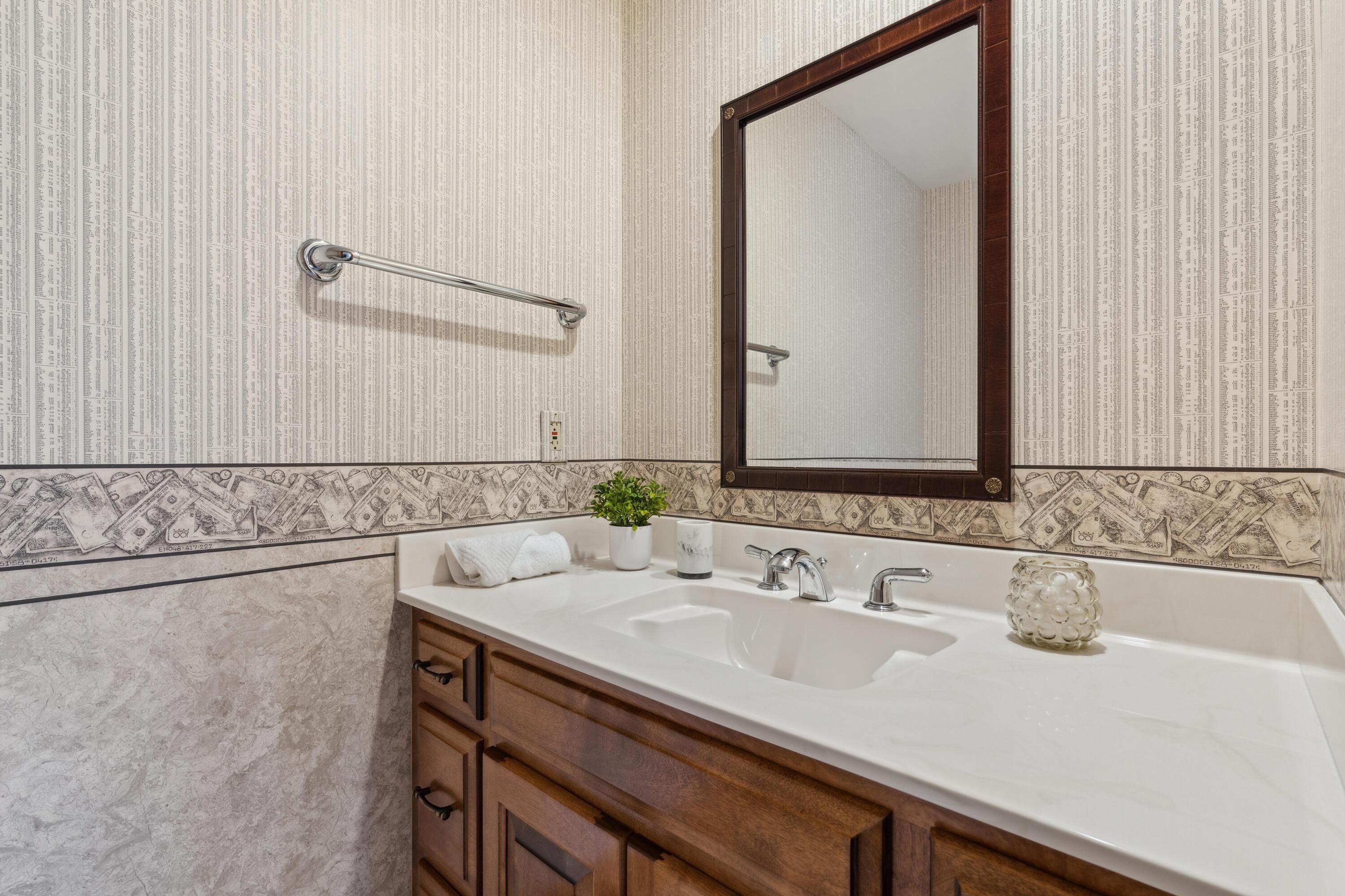 Columbus, Ohio, 43220, United States, 5 Bedrooms Bedrooms, ,5 BathroomsBathrooms,Residential,For Sale,1798291