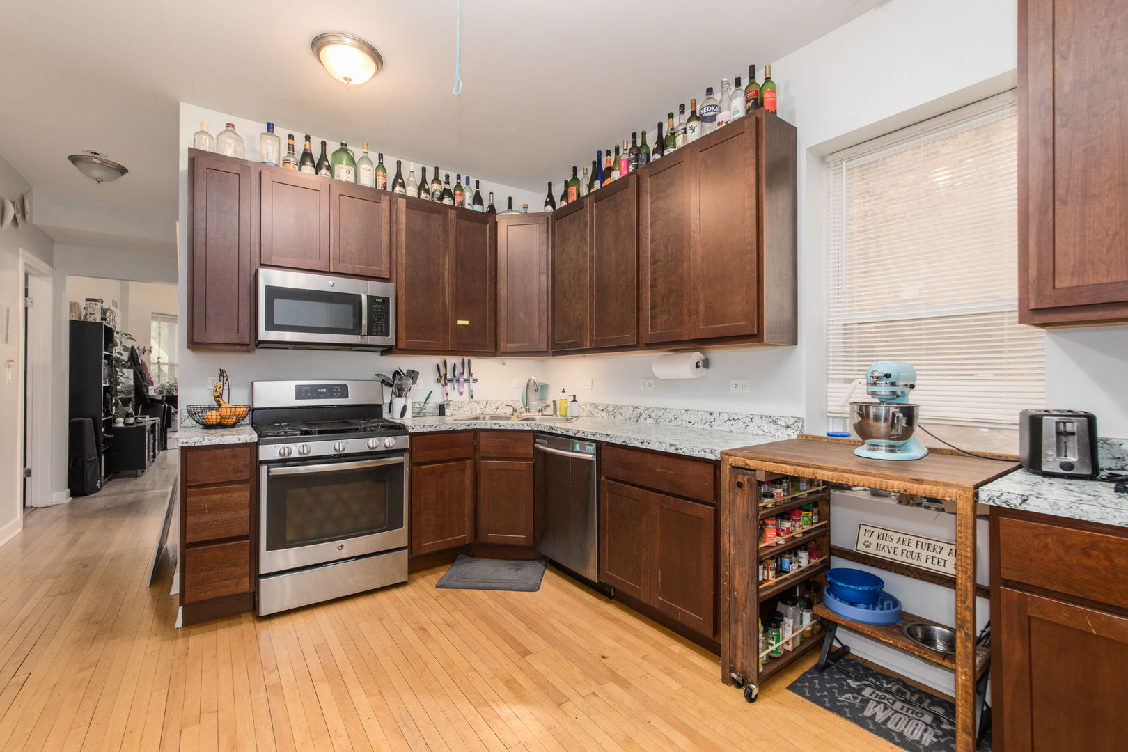 Chicago, Illinois, 60618, United States, 4 Bedrooms Bedrooms, ,2 BathroomsBathrooms,Residential,For Sale,1917452