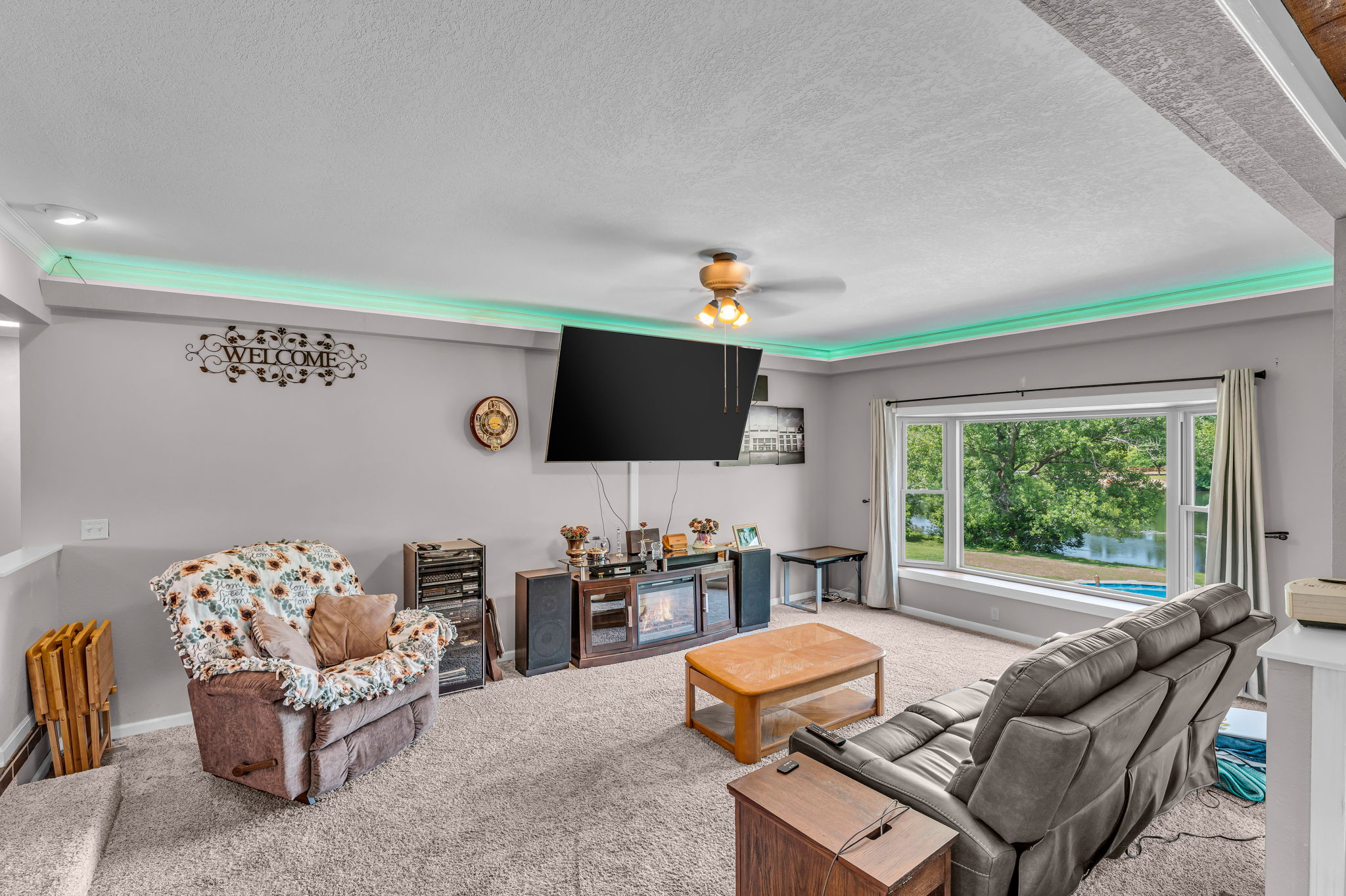 Topeka, Kansas, 66615, United States, 4 Bedrooms Bedrooms, ,8 BathroomsBathrooms,Residential,For Sale,1848877