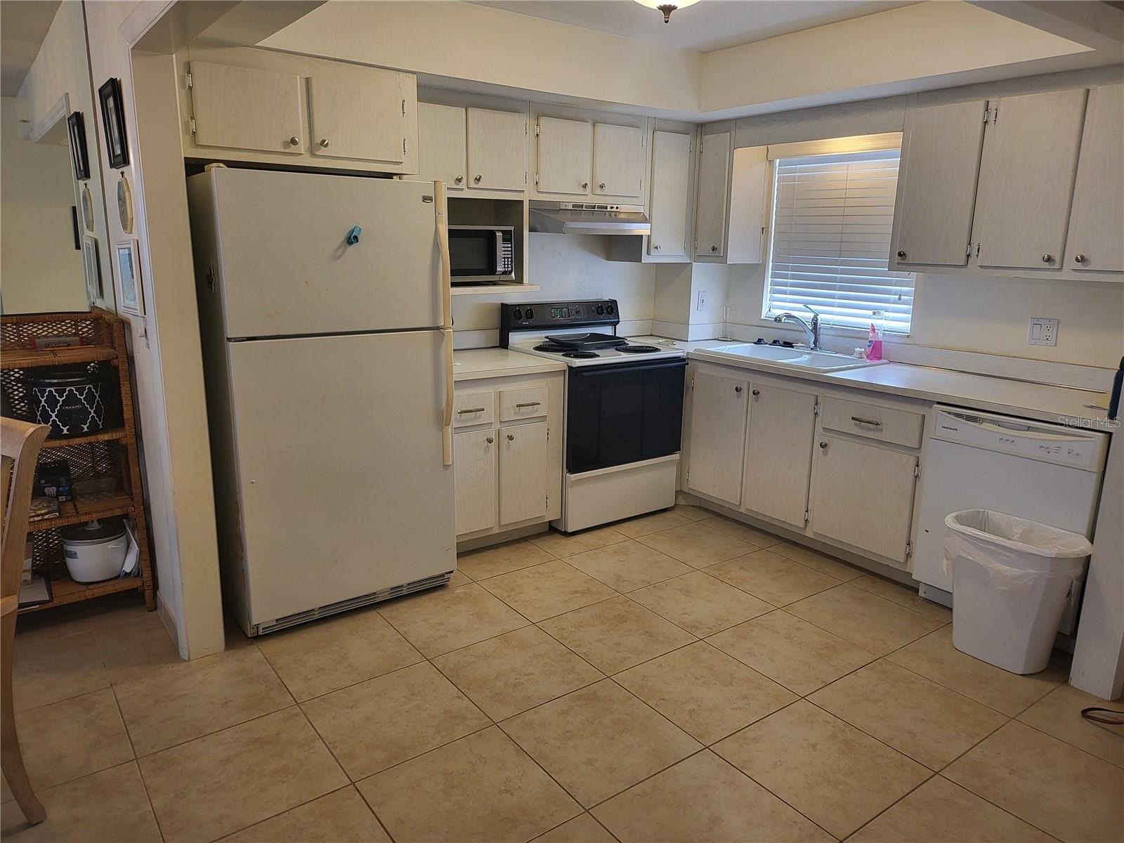 CLEARWATER BEACH, Florida, 33767, United States, 2 Bedrooms Bedrooms, ,2 BathroomsBathrooms,Residential,For Sale,1982675