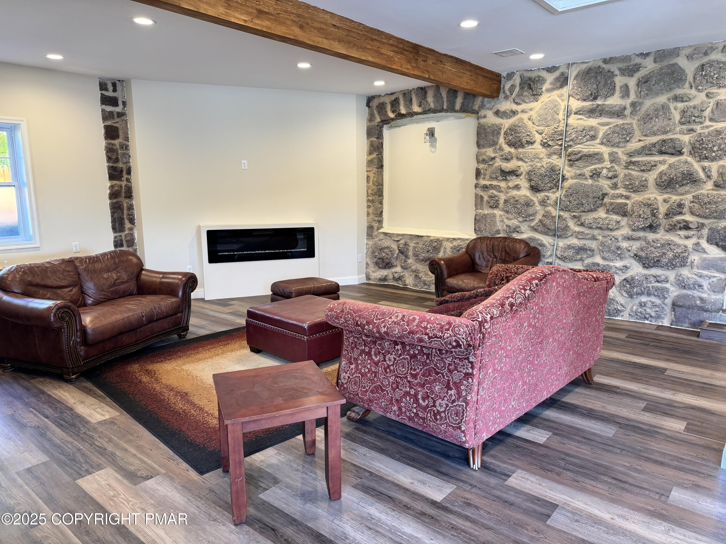 Blakeslee, Pennsylvania, 18610, United States, 5 Bedrooms Bedrooms, ,4 BathroomsBathrooms,Residential,For Sale,1937474