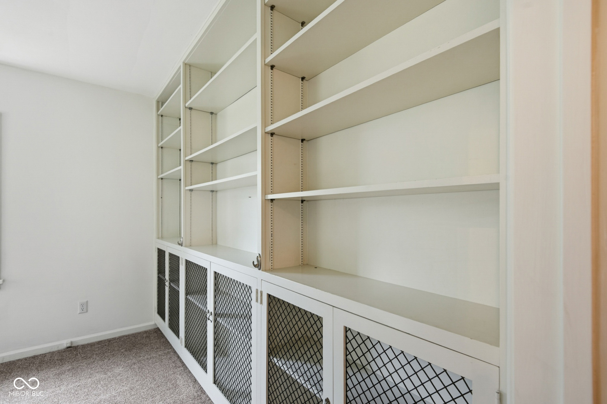 Columbus, Indiana, 47201, United States, 4 Bedrooms Bedrooms, ,3 BathroomsBathrooms,Residential,For Sale,1979631