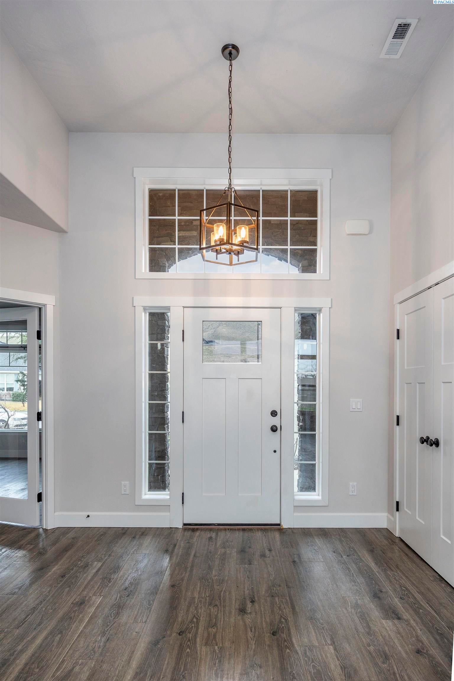 Kennewick, Washington, 99337, United States, 3 Bedrooms Bedrooms, ,1 BathroomBathrooms,Residential,For Sale,2012614