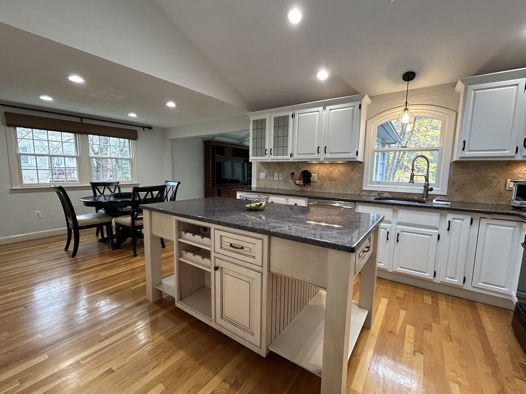 Framingham, Massachusetts, 01701, United States, 4 Bedrooms Bedrooms, ,3 BathroomsBathrooms,Residential,For Sale,1988982