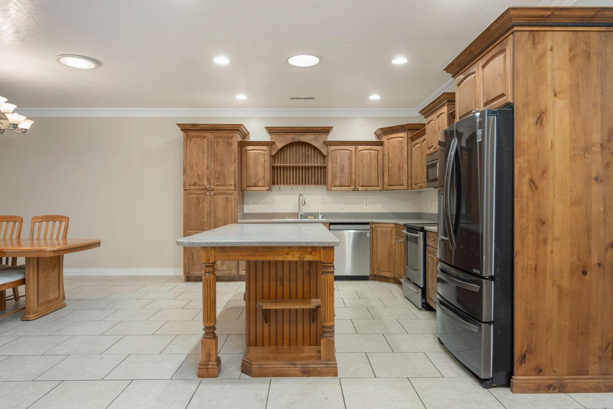 Hurricane, Utah, 84737, United States, 2 Bedrooms Bedrooms, ,3 BathroomsBathrooms,Residential,For Sale,1842468
