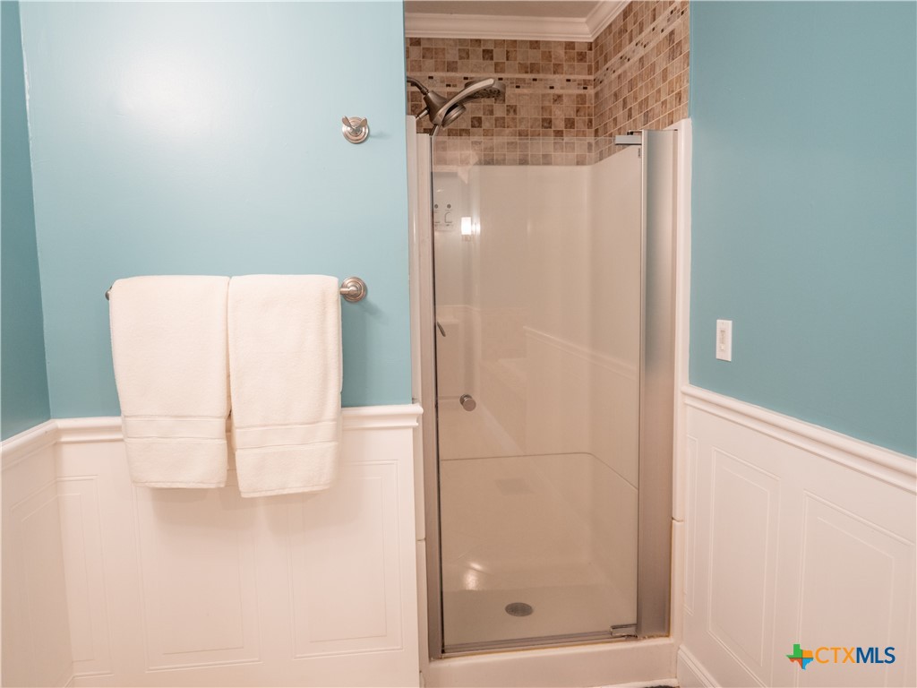 Victoria, Texas, 77905, United States, 5 Bedrooms Bedrooms, ,4 BathroomsBathrooms,Residential,For Sale,1989033