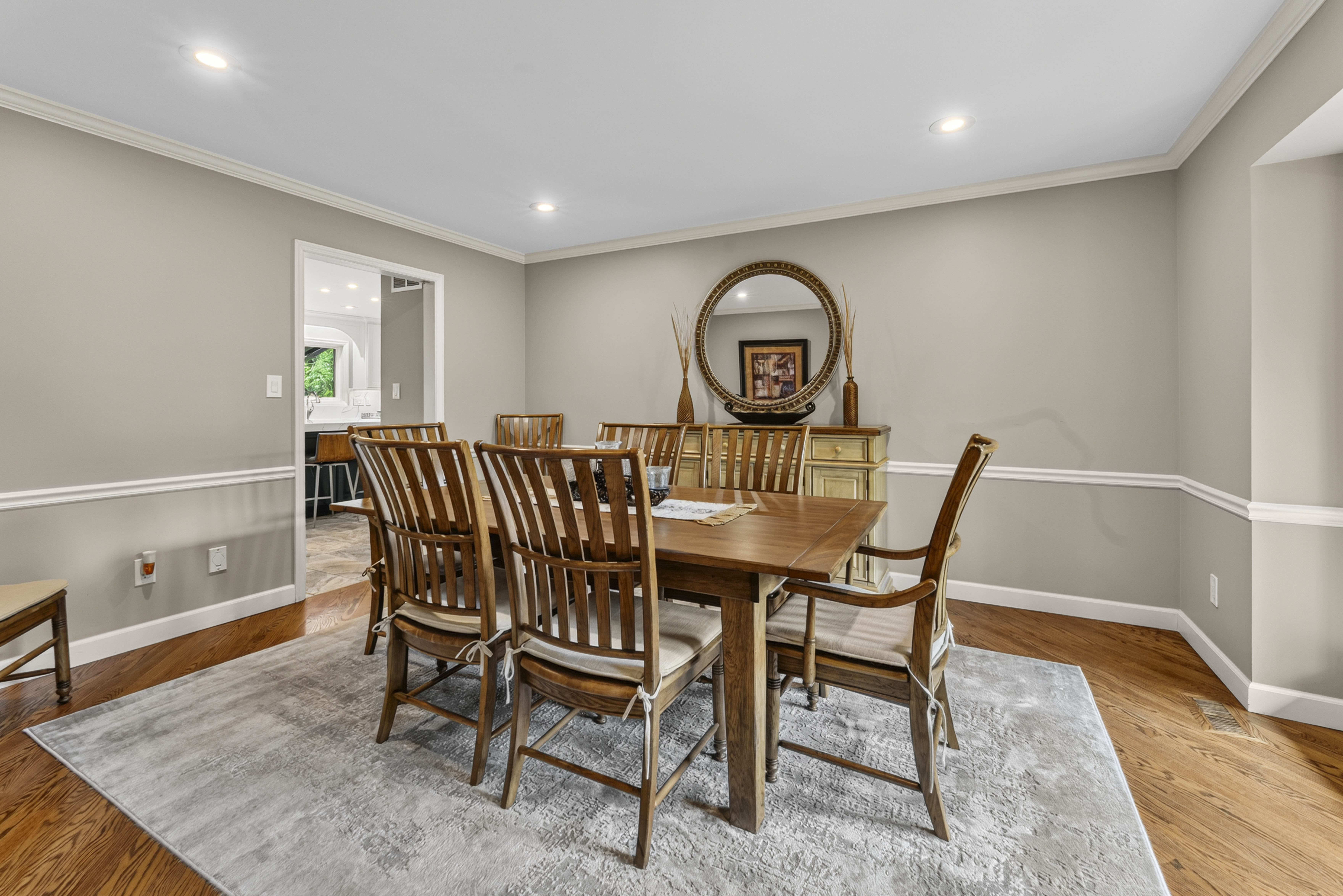  Exquisitely Renovated Home in the heart of Town & Country - 物件實景