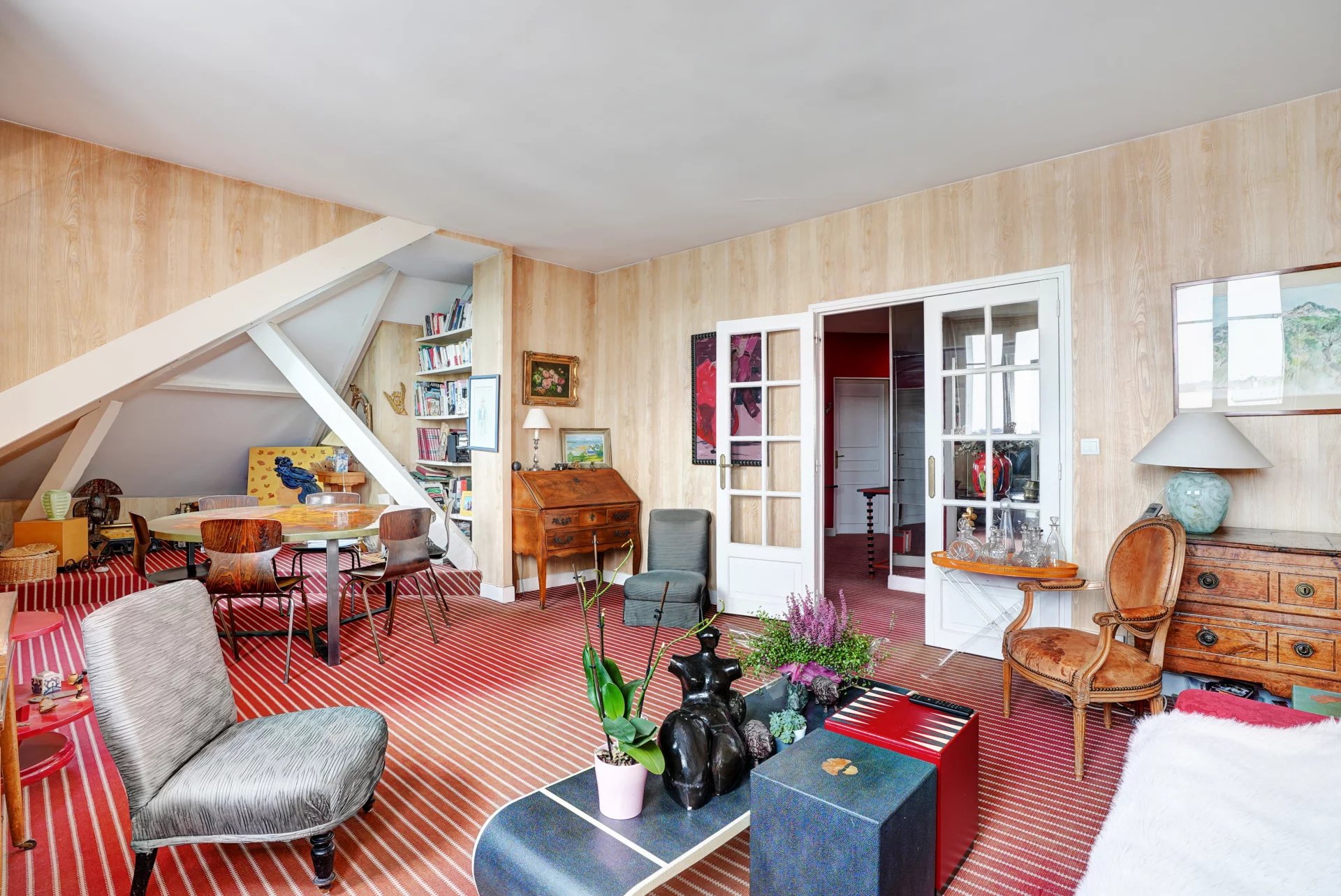 Versailles, Île-de-France, 78000, FR, 5 Bedrooms Bedrooms, ,4 BathroomsBathrooms,Residential,For Sale,2002100