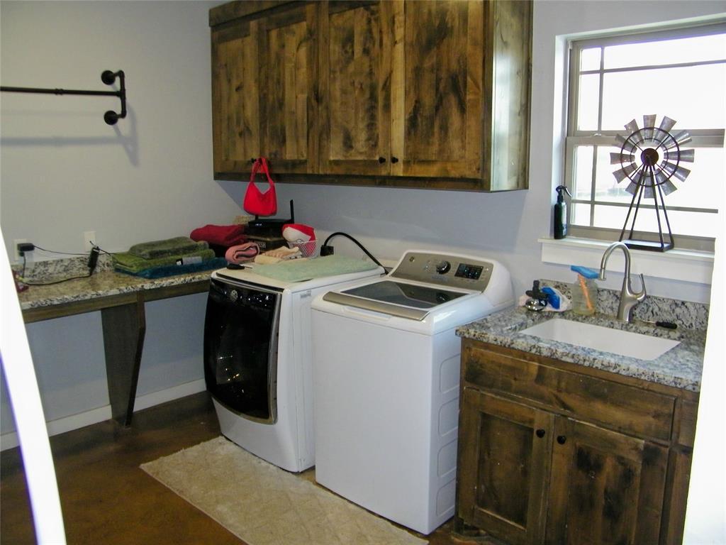 Kingfisher, Oklahoma, 73750, United States, 4 Bedrooms Bedrooms, ,3 BathroomsBathrooms,Residential,For Sale,1973899