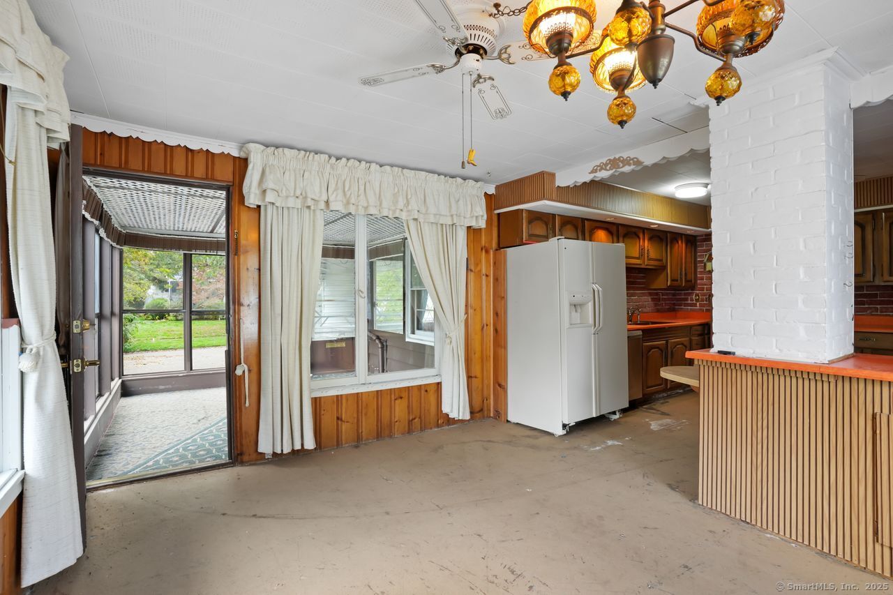 Stratford, Connecticut, 06615, United States, 3 Bedrooms Bedrooms, ,1 BathroomBathrooms,Residential,For Sale,1965569