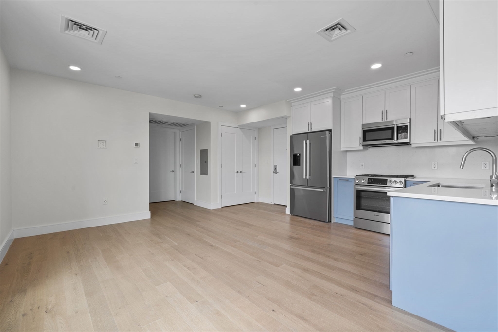 Boston, Massachusetts, 02128, United States, 2 Bedrooms Bedrooms, ,2 BathroomsBathrooms,Residential,For Sale,1929119