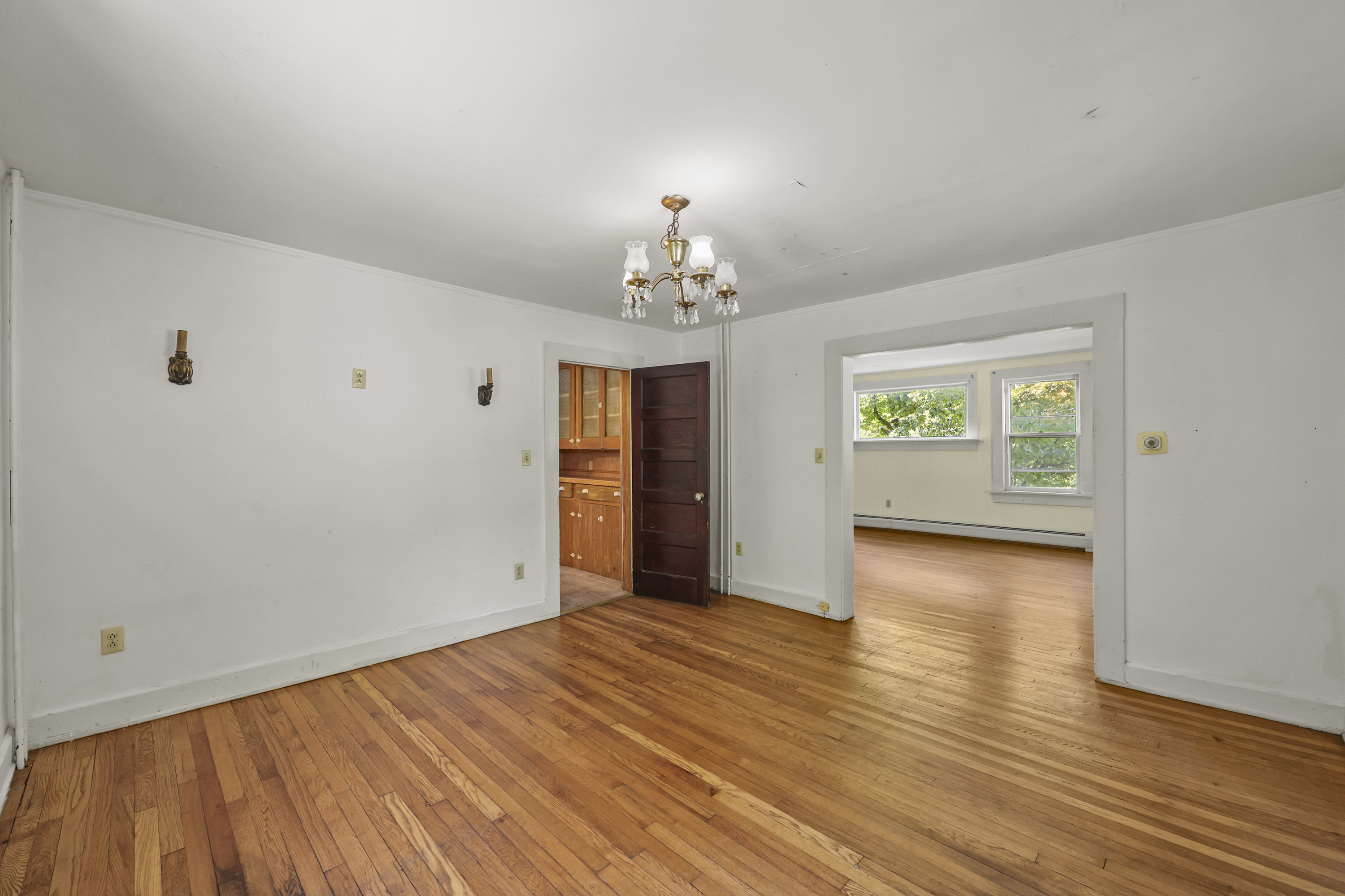  CHARMING STOCKBRIDGE 4-BED HOME AWAITS YOUR VISION - 物件實景