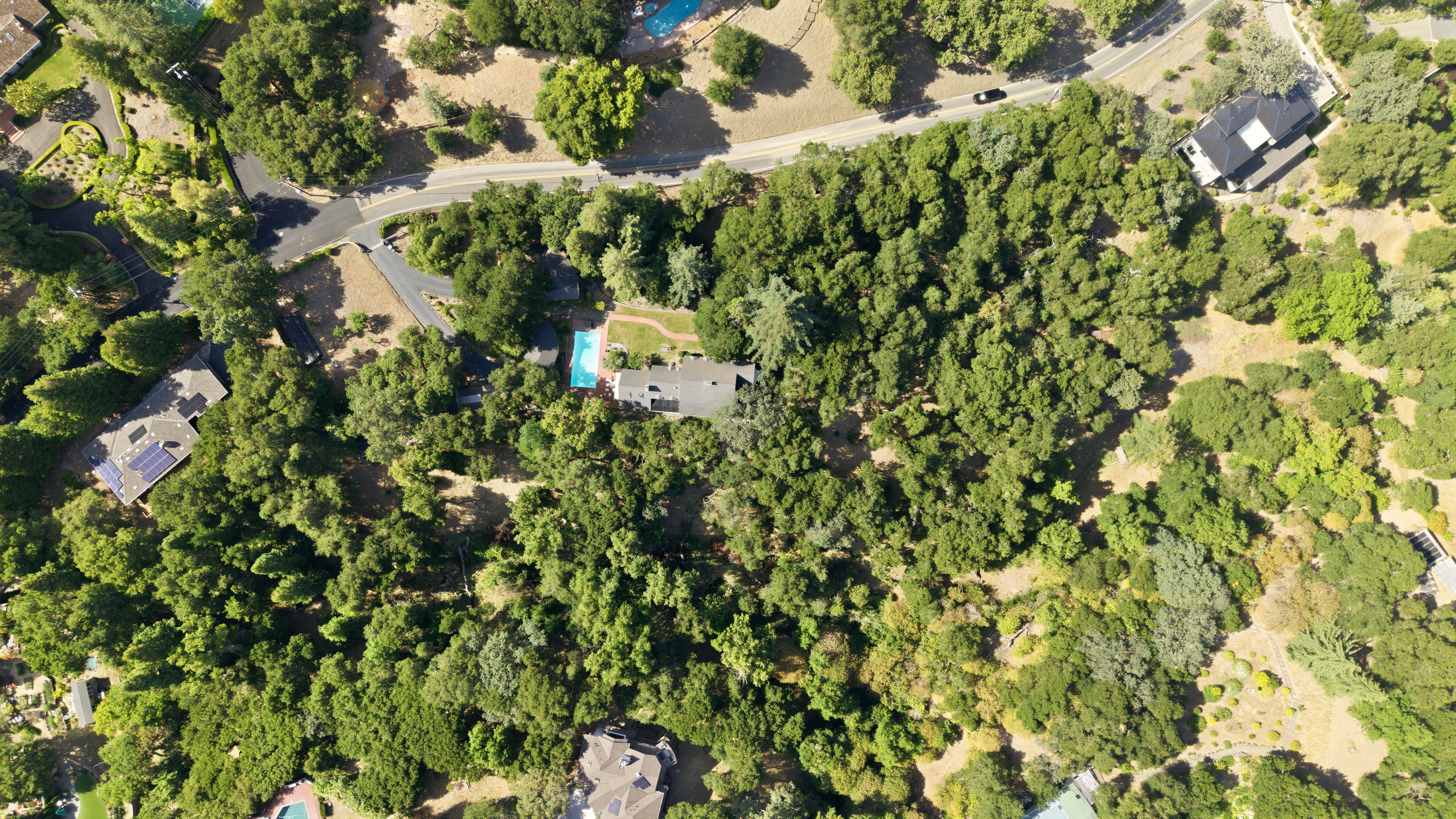  Extraordinary Acre Estate with Development Potential in a Prime Location - 物件實景