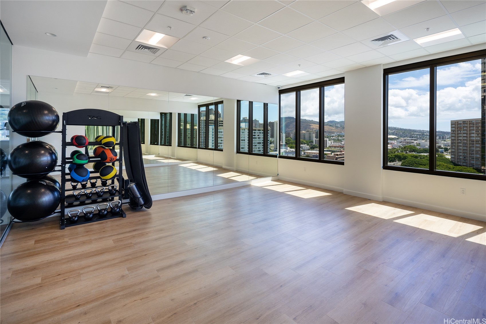 Honolulu, Hawaii, 96814, United States, 2 Bedrooms Bedrooms, ,2 BathroomsBathrooms,Residential,For Sale,1988150