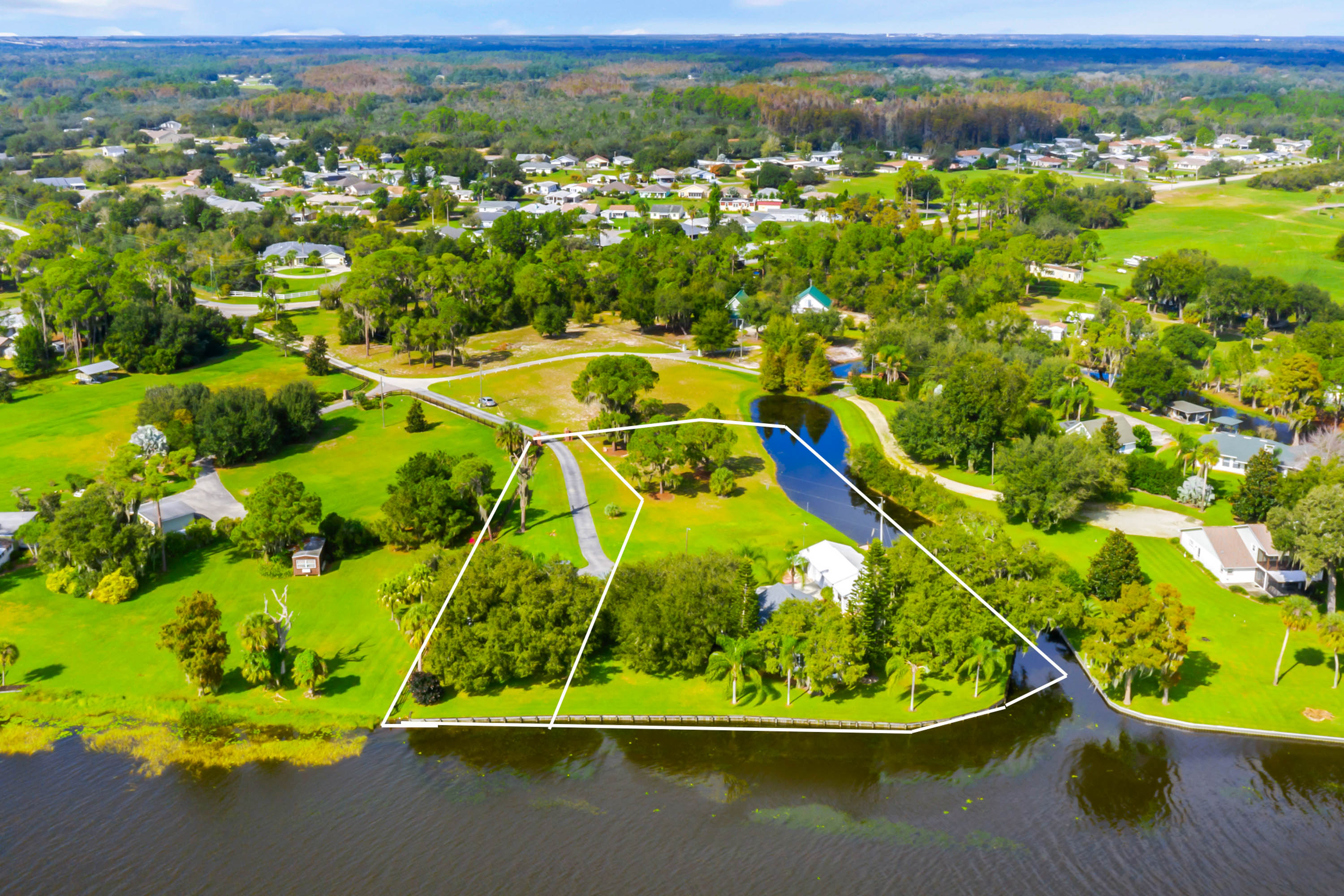 LAKE WALES, Florida, 33898, United States, 6 Bedrooms Bedrooms, ,5 BathroomsBathrooms,Residential,For Sale,1974565