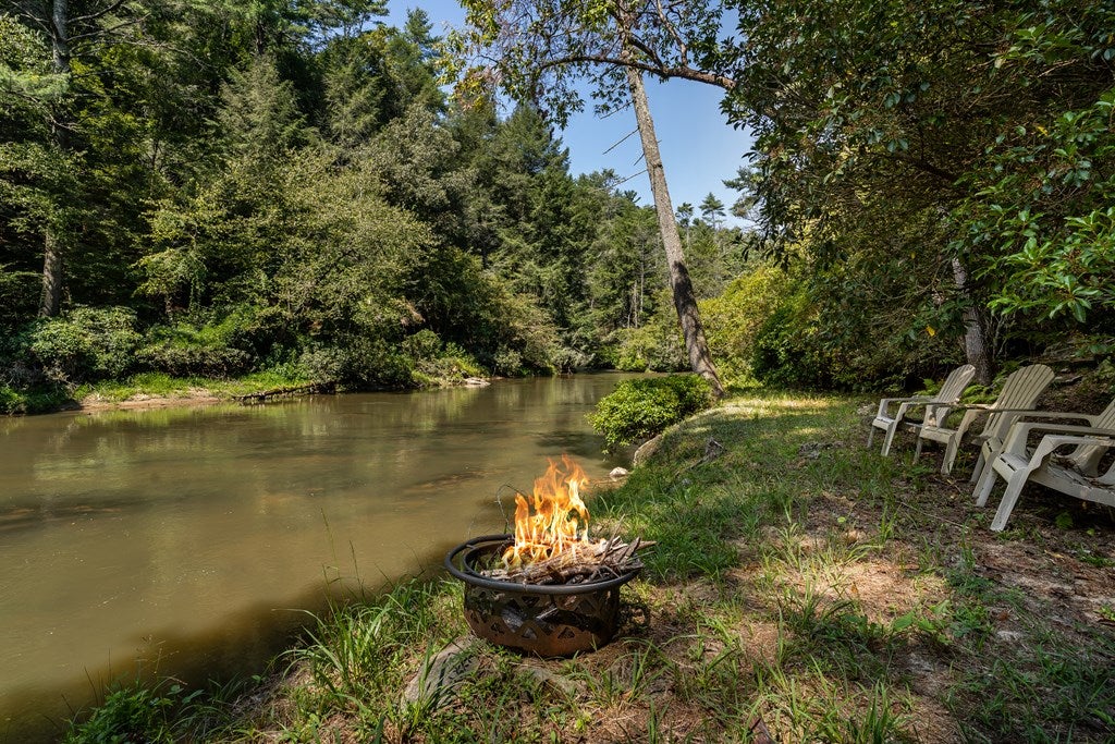 Ellijay, Georgia, 30536, United States, 4 Bedrooms Bedrooms, ,3 BathroomsBathrooms,Residential,For Sale,1926497