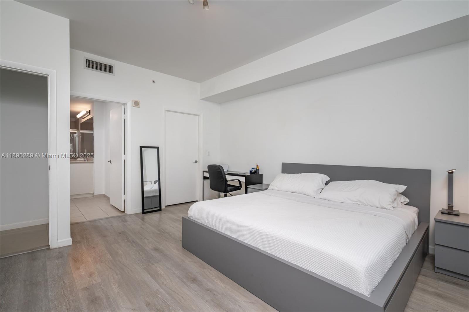 Aventura, Florida, 33180, United States, 3 Bedrooms Bedrooms, ,3 BathroomsBathrooms,Residential,For Sale,1961419