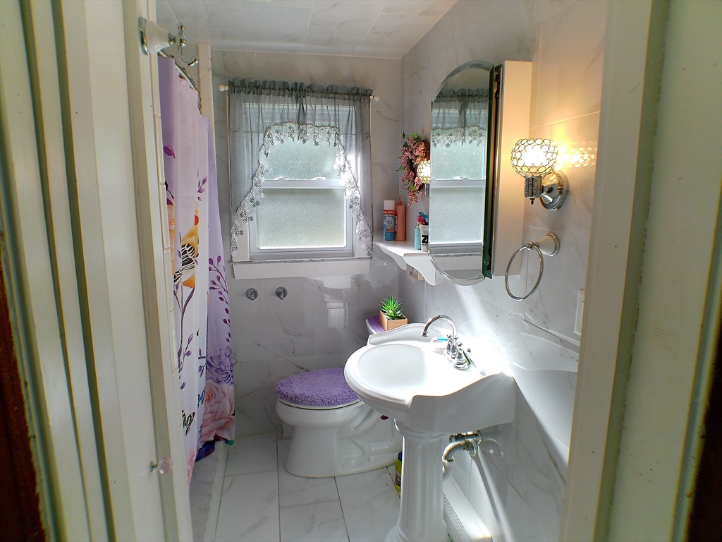 East Bridgewater, Massachusetts, 02333, United States, 4 Bedrooms Bedrooms, ,2 BathroomsBathrooms,Residential,For Sale,1922908
