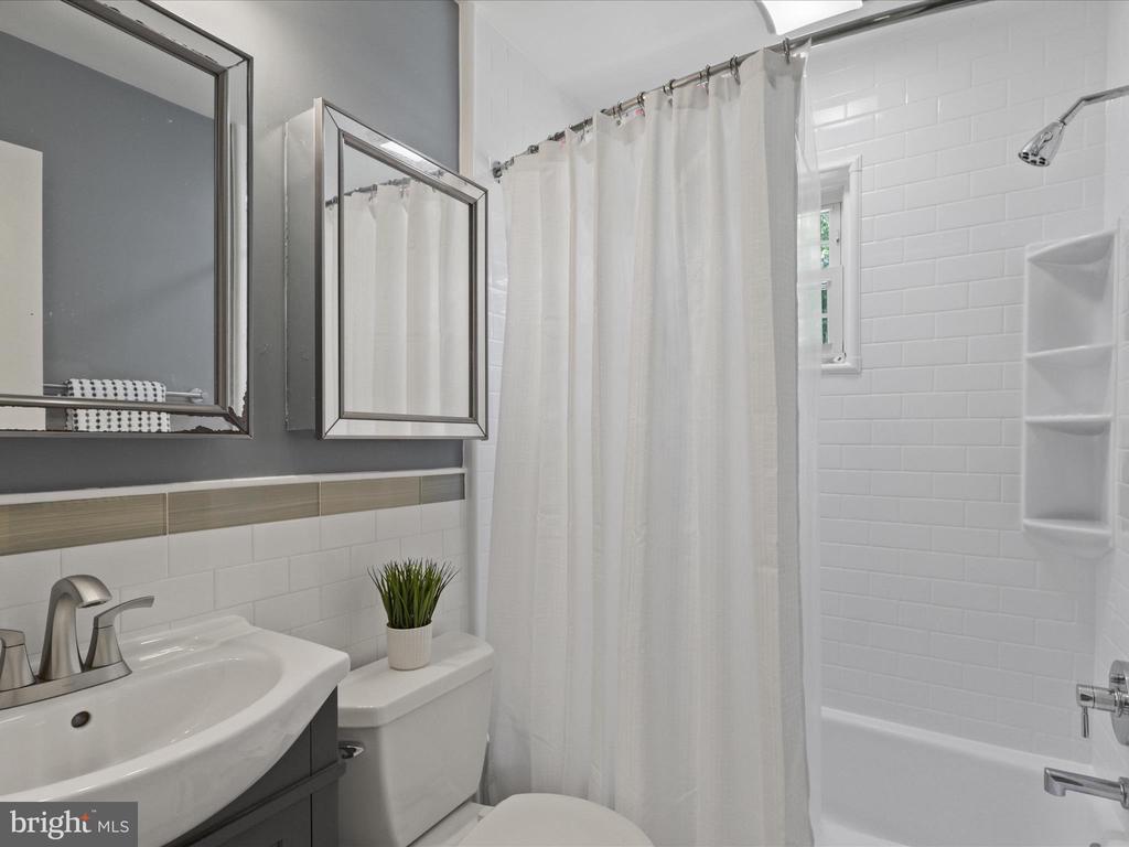 Springfield, Virginia, 22152, United States, 4 Bedrooms Bedrooms, ,3 BathroomsBathrooms,Residential,For Sale,1921904