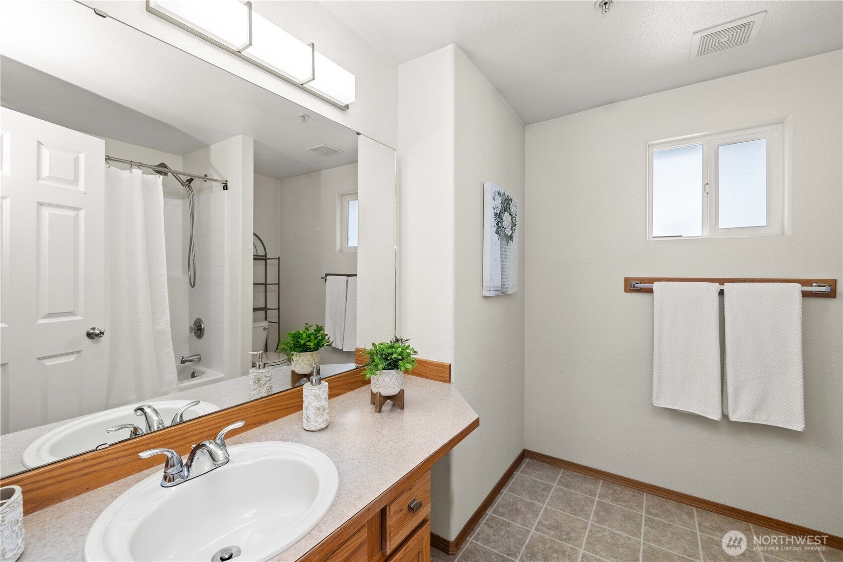 Everett, Washington, 98204, United States, 3 Bedrooms Bedrooms, ,3 BathroomsBathrooms,Residential,For Sale,1930415