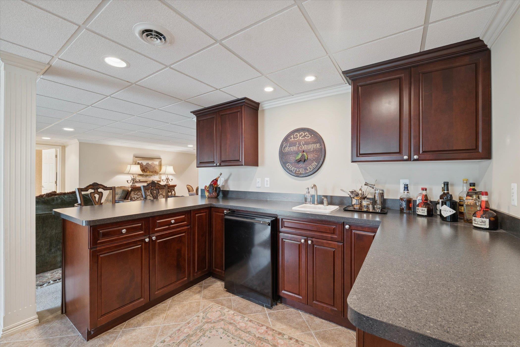 Oakland Twp, Michigan, 48306, United States, 2 Bedrooms Bedrooms, ,4 BathroomsBathrooms,Residential,For Sale,1984320