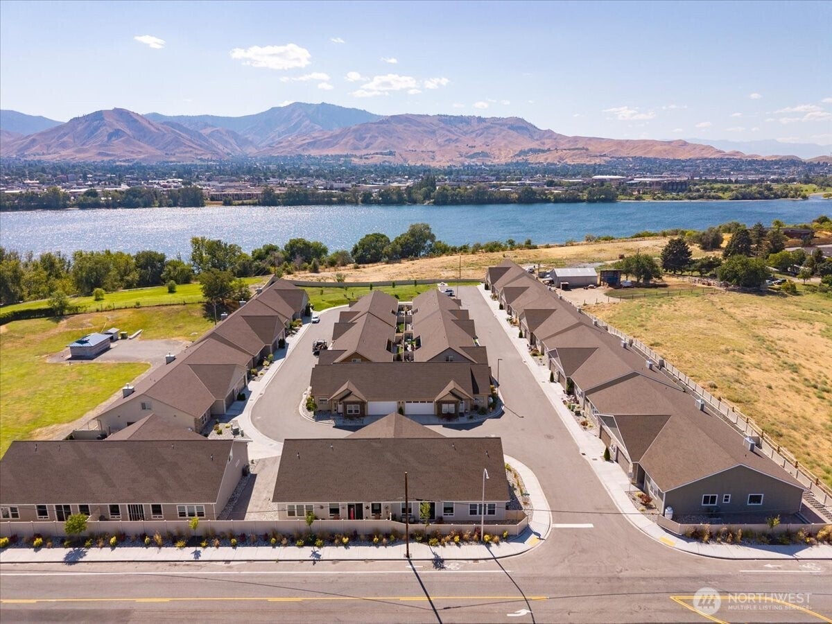 East Wenatchee, Washington, 98802, United States, 2 Bedrooms Bedrooms, ,2 BathroomsBathrooms,Residential,For Sale,1942009