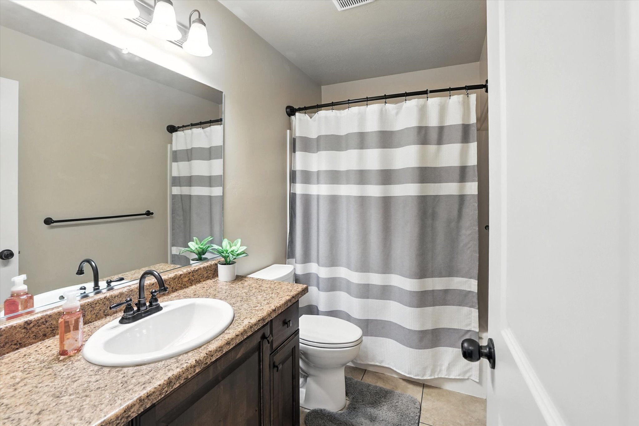 Perry, Utah, 84302, United States, 6 Bedrooms Bedrooms, ,3 BathroomsBathrooms,Residential,For Sale,1903790