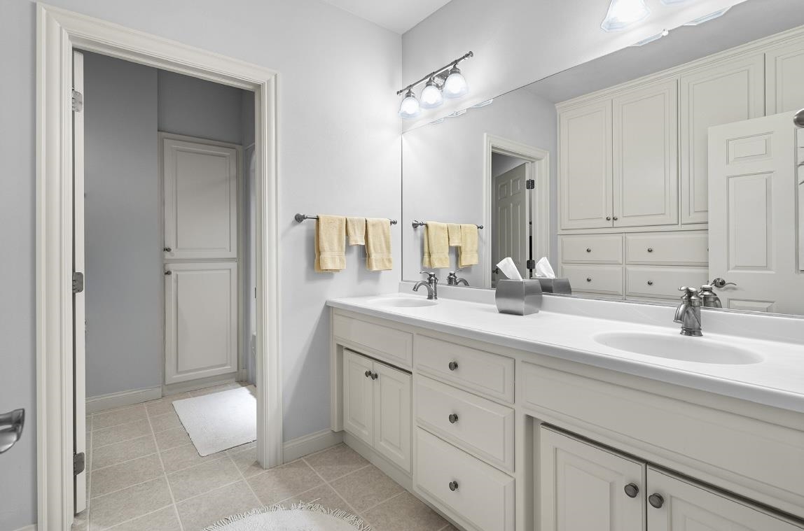 NEENAH, Wisconsin, 54956, United States, 3 Bedrooms Bedrooms, ,3 BathroomsBathrooms,Residential,For Sale,1927222