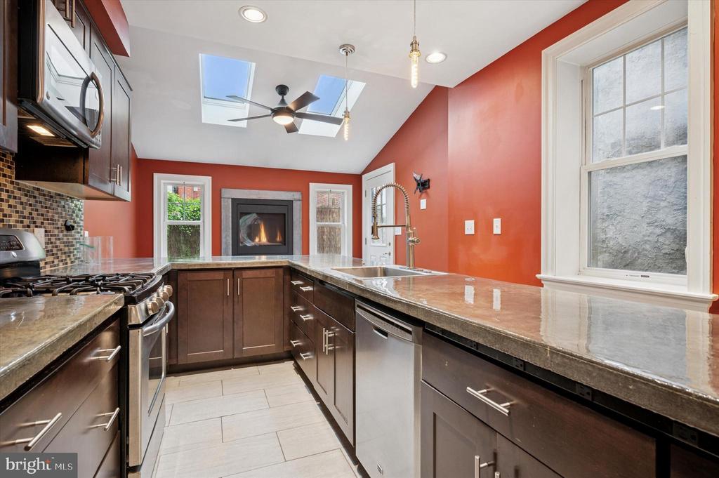 Philadelphia, Pennsylvania, 19125, United States, 4 Bedrooms Bedrooms, ,3 BathroomsBathrooms,Residential,For Sale,1836902