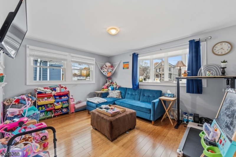 Dunellen Boro, New Jersey, 08812, United States, 5 Bedrooms Bedrooms, ,2 BathroomsBathrooms,Residential,For Sale,1989398