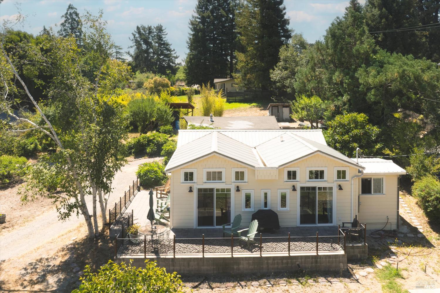 Sebastopol, California, 95472, United States, 2 Bedrooms Bedrooms, ,2 BathroomsBathrooms,Residential,For Sale,1913141