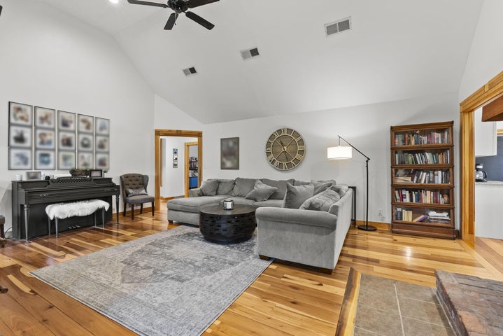Versailles, Kentucky, 40383, United States, 4 Bedrooms Bedrooms, ,Residential,For Sale,1900700