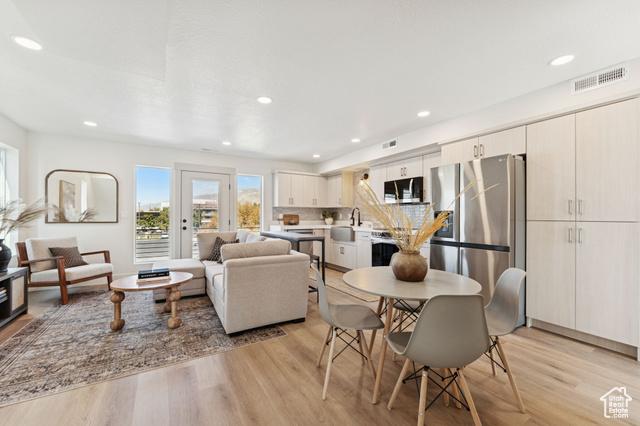 Bountiful, Utah, 84010, United States, 2 Bedrooms Bedrooms, ,3 BathroomsBathrooms,Residential,For Sale,1979748