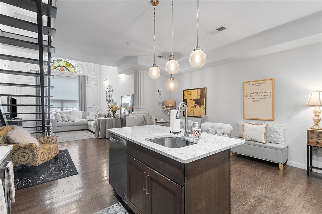 South Side, Pennsylvania, 15203, United States, 2 Bedrooms Bedrooms, ,3 BathroomsBathrooms,Residential,For Sale,1991307