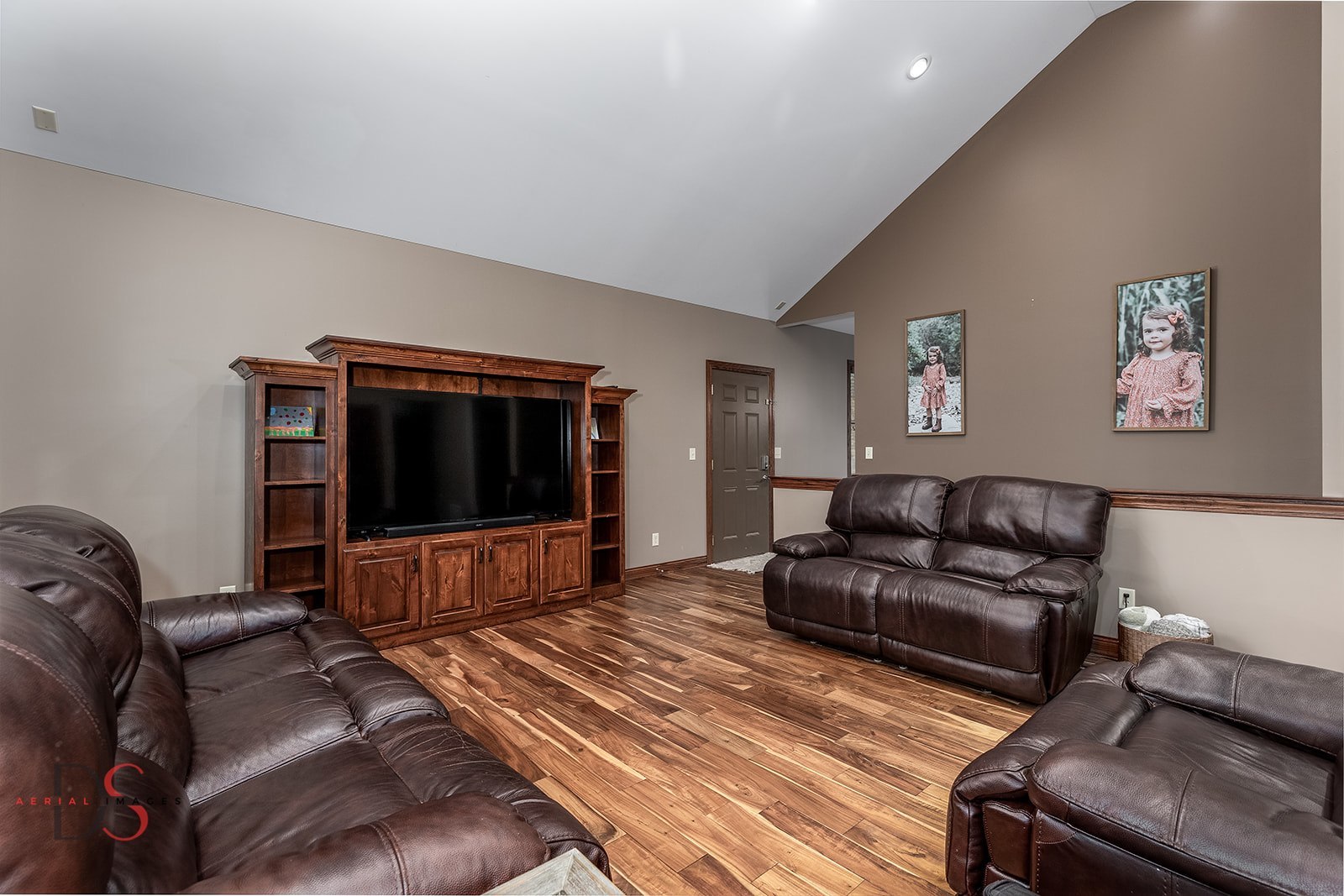 Marseilles, Illinois, 61341, United States, 4 Bedrooms Bedrooms, ,3 BathroomsBathrooms,Residential,For Sale,1970434