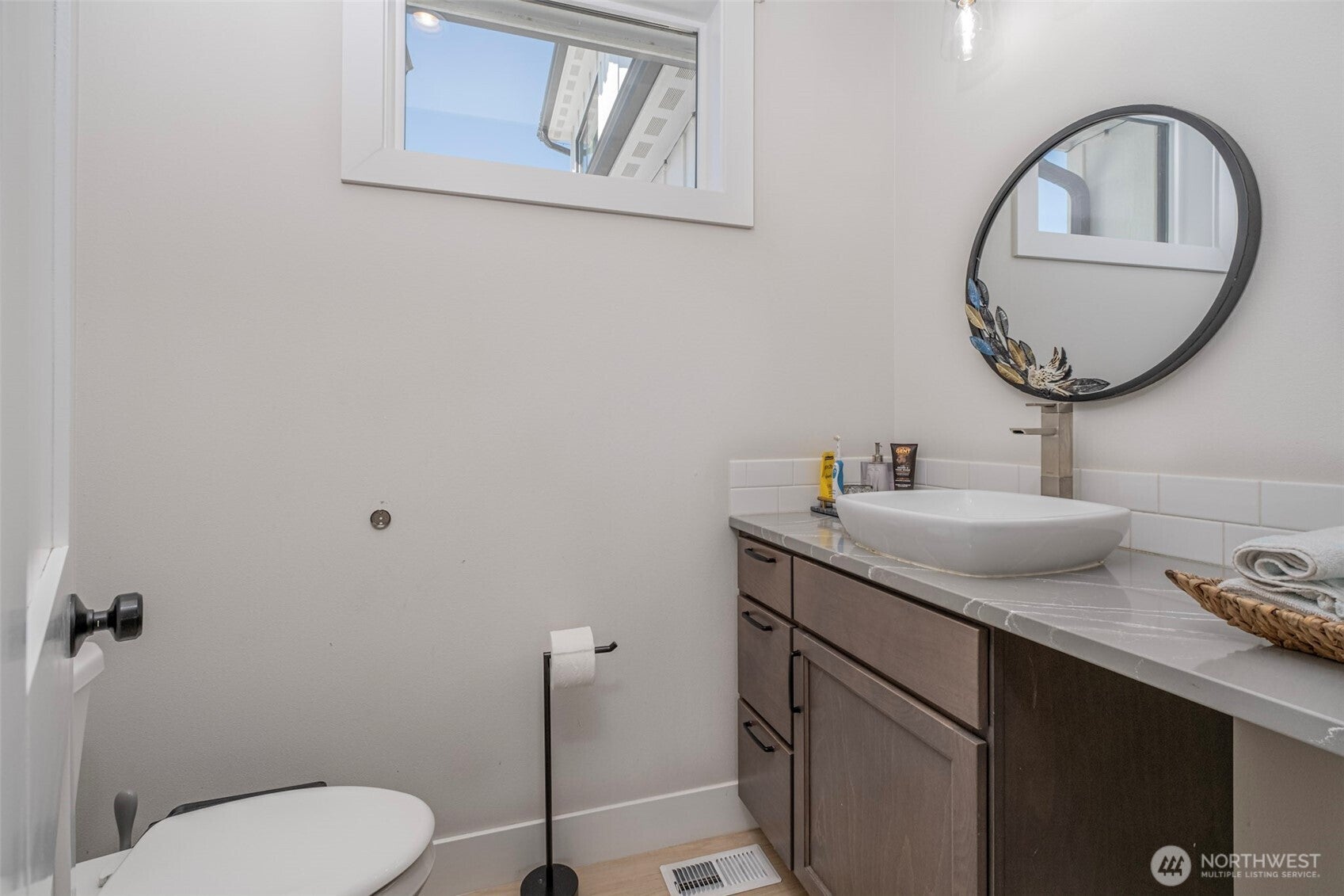 East Wenatchee, Washington, 98802, United States, 3 Bedrooms Bedrooms, ,3 BathroomsBathrooms,Residential,For Sale,2001859