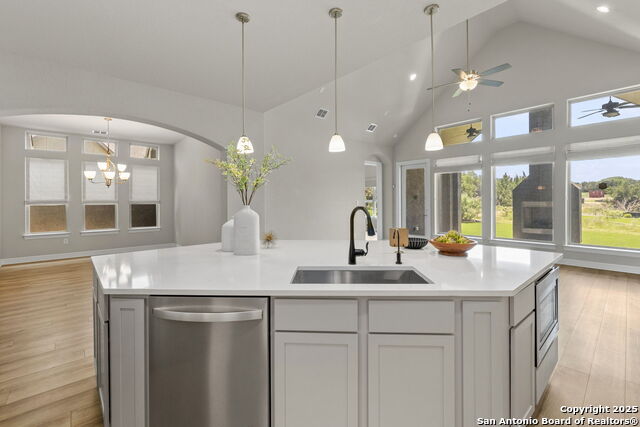 San Antonio, Texas, 78260, United States, 4 Bedrooms Bedrooms, ,4 BathroomsBathrooms,Residential,For Sale,1994565